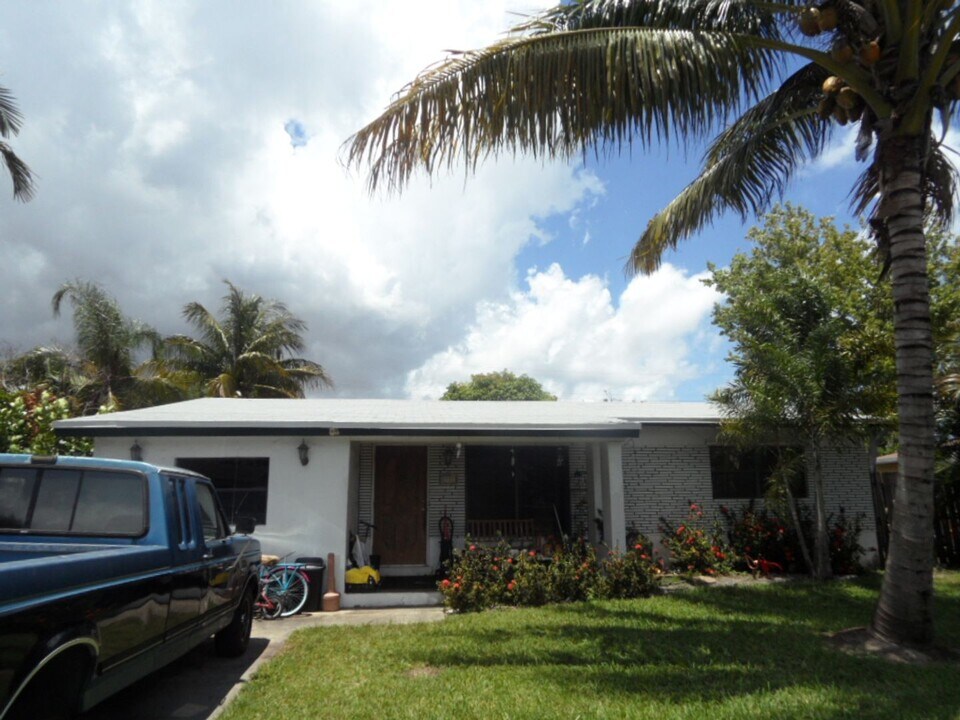 2781 SW 47th St in Fort Lauderdale, FL - Foto de edificio