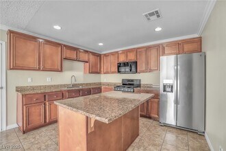 6447 Newville Ave in Las Vegas, NV - Building Photo - Building Photo