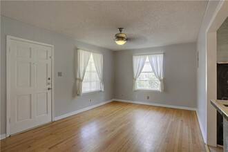 1 E 53rd St in Austin, TX - Building Photo - Building Photo