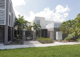 Northwest Gardens II in Fort Lauderdale, FL - Building Photo - Building Photo