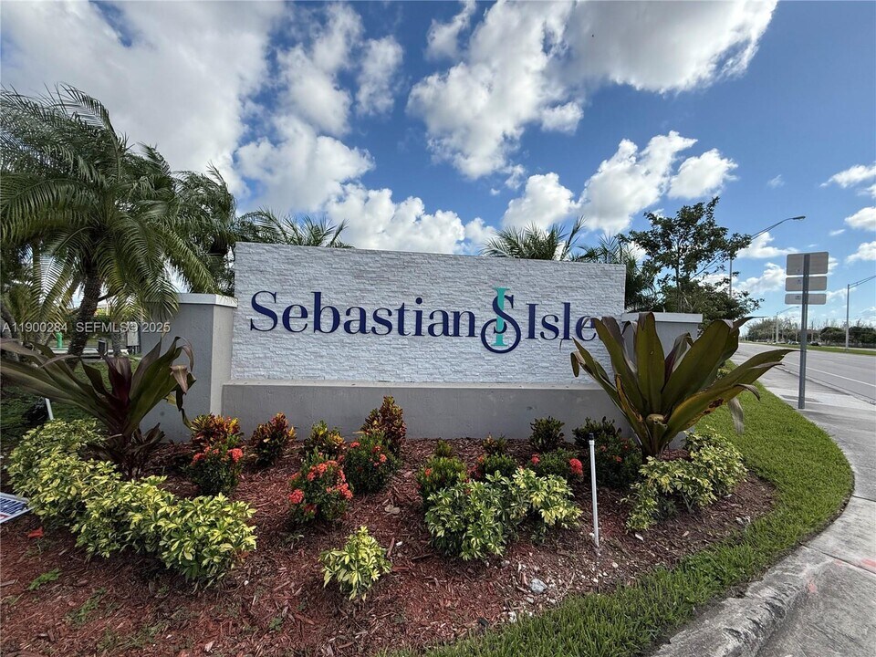 540 NE 1st St in Florida City, FL - Building Photo