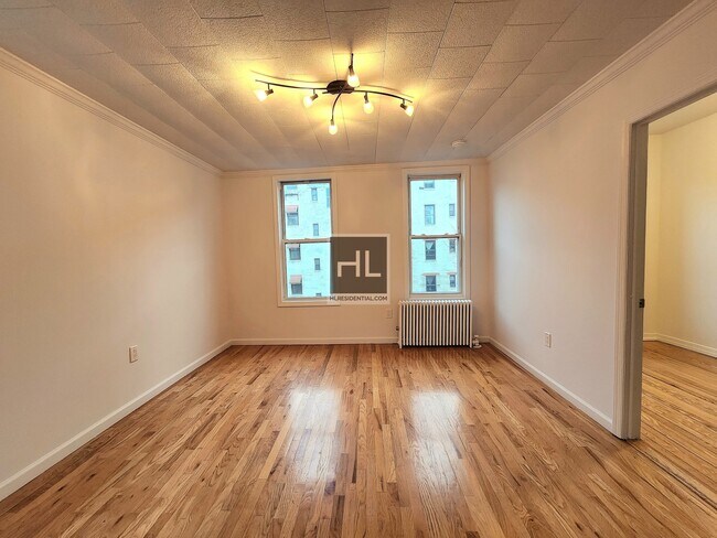 21-72 33rd St-Unit -3 in Queens, NY - Foto de edificio - Building Photo