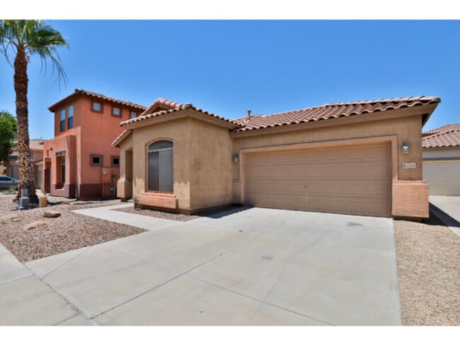 2714 E Remington Pl