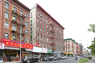 275-277 Broome St in New York, NY - Building Photo - Building Photo