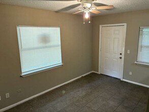 6330 Fabian Dr in Jacksonville, FL - Foto de edificio - Building Photo