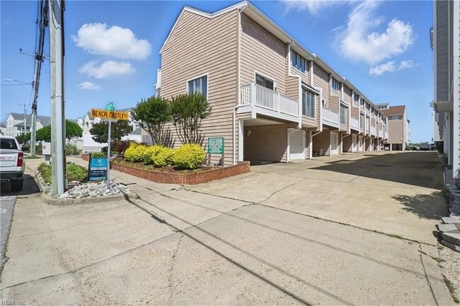2301 Beach Castle Ln in Virginia Beach, VA - Building Photo - Building Photo