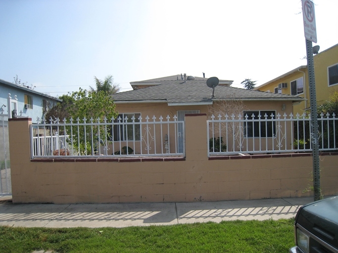 11310 Tiara St in North Hollywood, CA - Building Photo