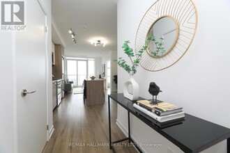 1111-1787 ST CLAIR Ave in Toronto, ON - Building Photo - Building Photo