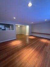 527 W Eastman St in Arlington Heights, IL - Foto de edificio - Building Photo