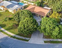 2874 Indianwood Dr in Sarasota, FL - Building Photo