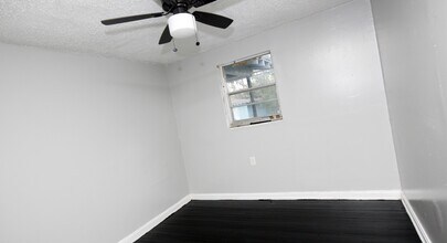 1957 W 44th St in Jacksonville, FL - Building Photo - Building Photo