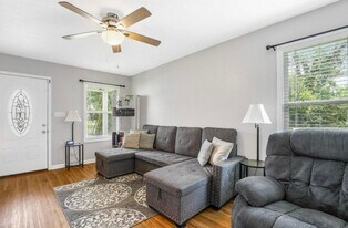 397 W McGlothlin St in Portland, TN - Building Photo