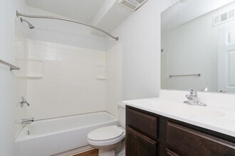 Hollywood Shawnee Apartments in Atlanta, GA - Building Photo - Interior Photo