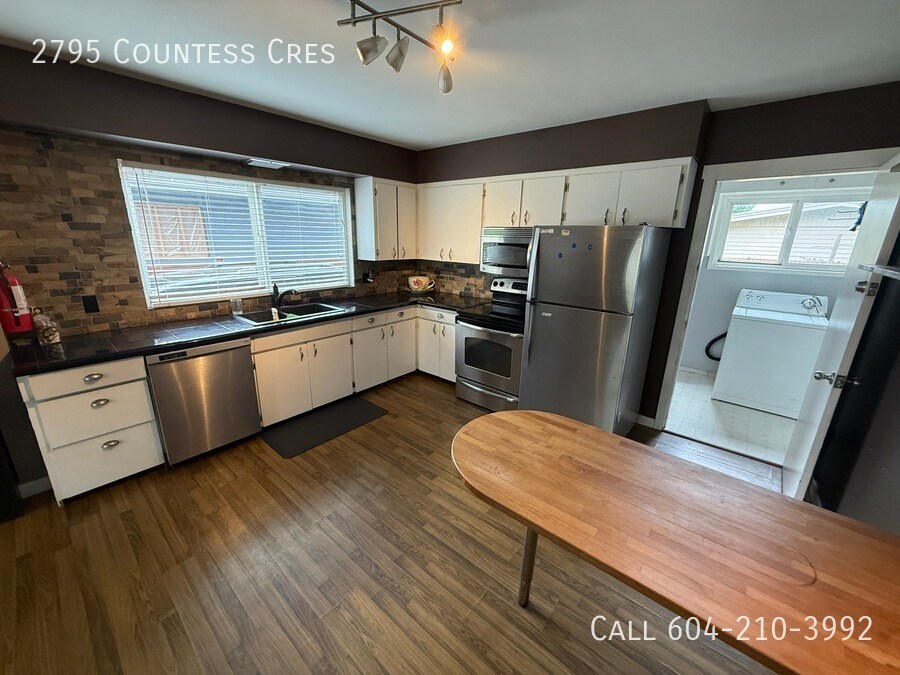 2795 Countess Crescent in Abbotsford, BC - Building Photo