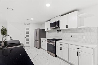 1403 Carriage Ln in Garland, TX - Building Photo - Building Photo