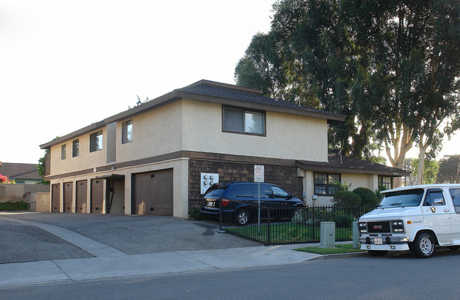 24531 Bendricon Ln in Lake Forest, CA - Building Photo - Building Photo