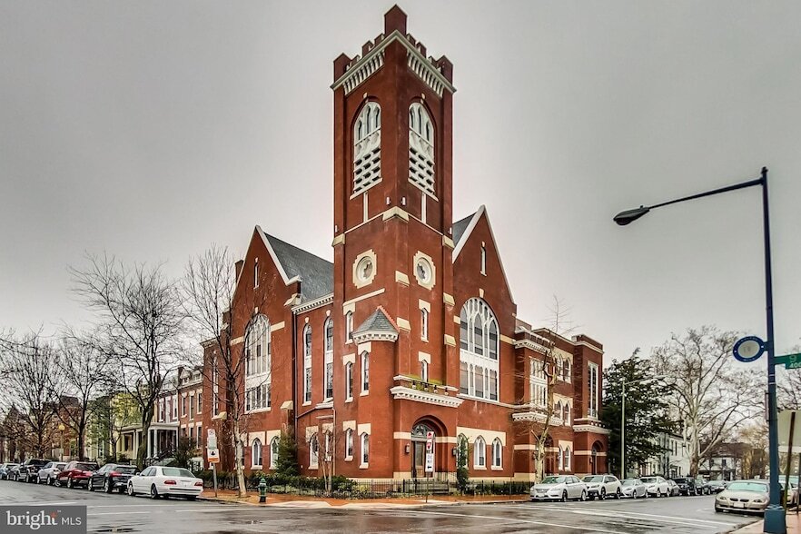 819 D St NE in Washington, DC - Foto de edificio