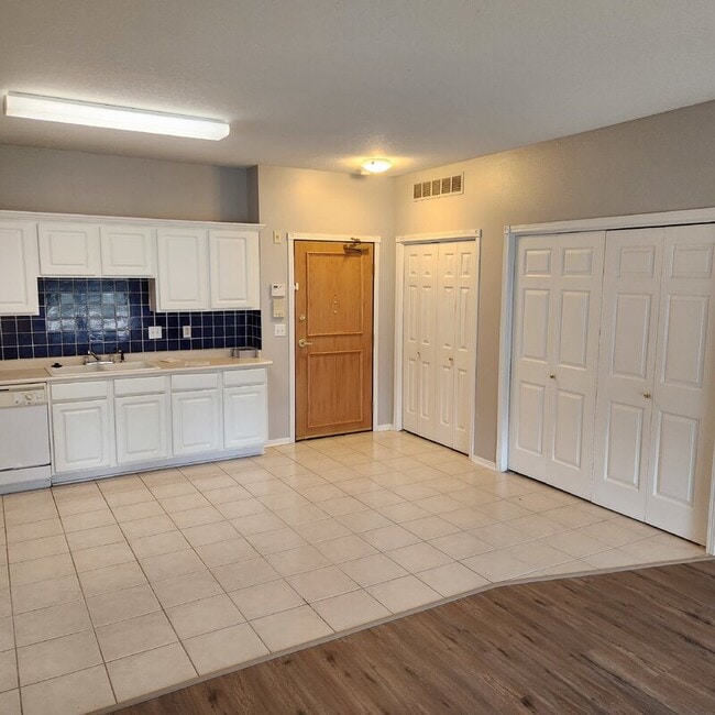 1335 SE Florence Dr in Waukee, IA - Building Photo - Building Photo