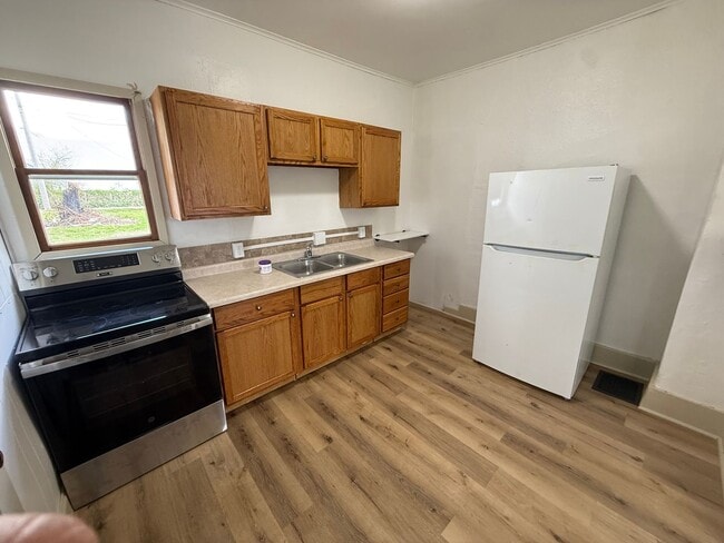 208 N 11th Ave in Marshalltown, IA - Building Photo - Building Photo