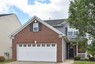 305 Cline Falls Dr in Holly Springs, NC - Foto de edificio - Building Photo