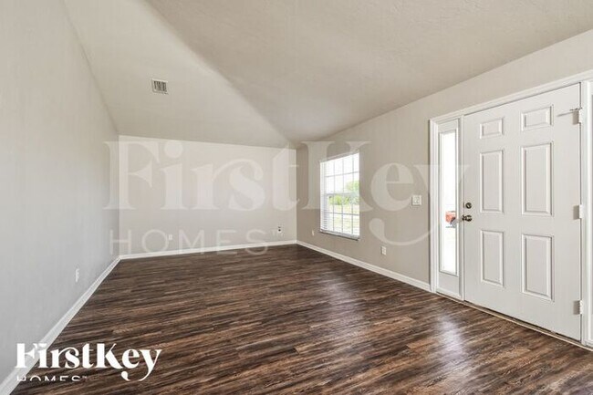801 NE 6th Ave in Cape Coral, FL - Building Photo - Building Photo