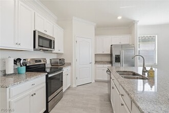 12020 Arbor Trace Dr in Ft. Myers, FL - Building Photo - Building Photo