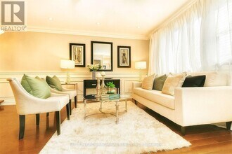 182 S Kingsway in Toronto, ON - Building Photo - Building Photo
