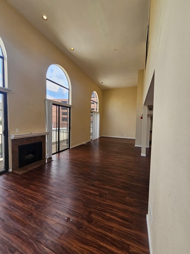 1150 Granville Ave in Los Angeles, CA - Building Photo - Building Photo