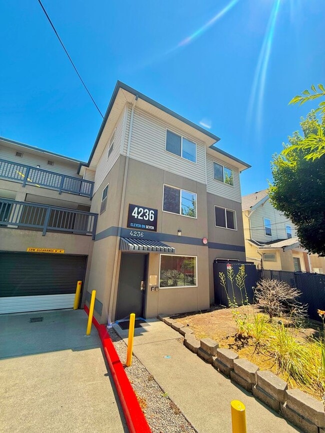 4236 7th Ave NE