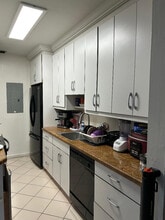 1960 NE 173rd St in North Miami Beach, FL - Building Photo - Building Photo