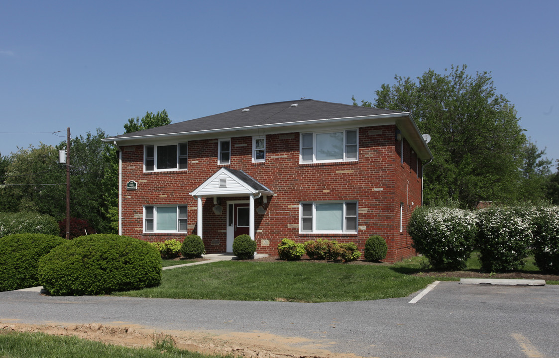 Flowers Apartments in Gaithersburg, MD - Foto de edificio