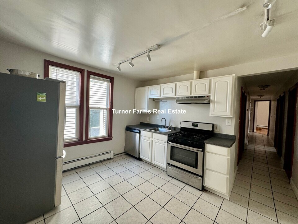 19 Monmouth St, Unit 2 in Boston, MA - Building Photo