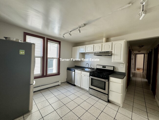 19 Monmouth St, Unit 2, Unit 2