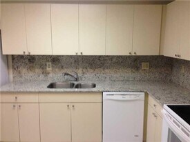 6542 Via Regina in Boca Raton, FL - Building Photo