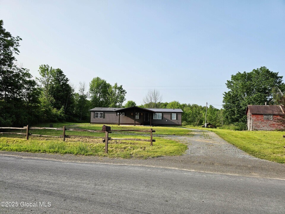 1714 Latimer Hill Rd in Canajoharie, NY - Building Photo
