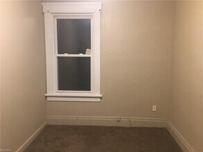 84 Rhodes Ave-Unit -3 in Akron, OH - Foto de edificio - Building Photo