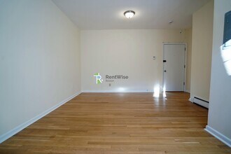 2018 Commonwealth Ave in Boston, MA - Foto de edificio - Building Photo