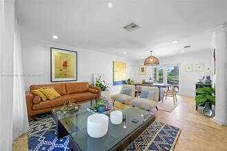 8330 SW 171st St in Palmetto Bay, FL - Building Photo - Building Photo