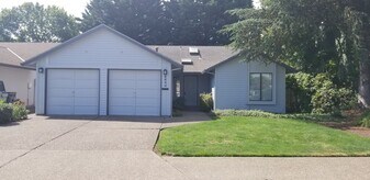 8644 SW Avon St in Tigard, OR - Building Photo