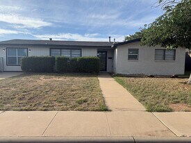2705 Cambridge St in Odessa, TX - Building Photo