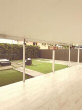 960 W 33rd Pl in Hialeah, FL - Building Photo - Building Photo