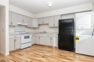 2254 W Southern Ave in Phoenix, AZ - Building Photo - Building Photo