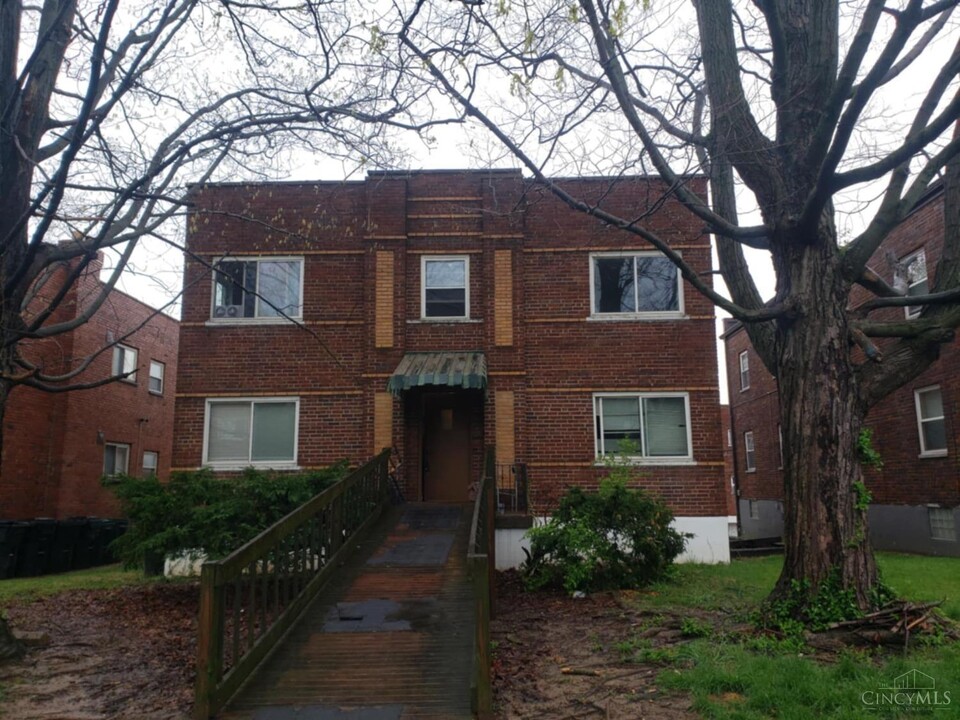 5008 Newfield Ave in Cincinnati, OH - Building Photo