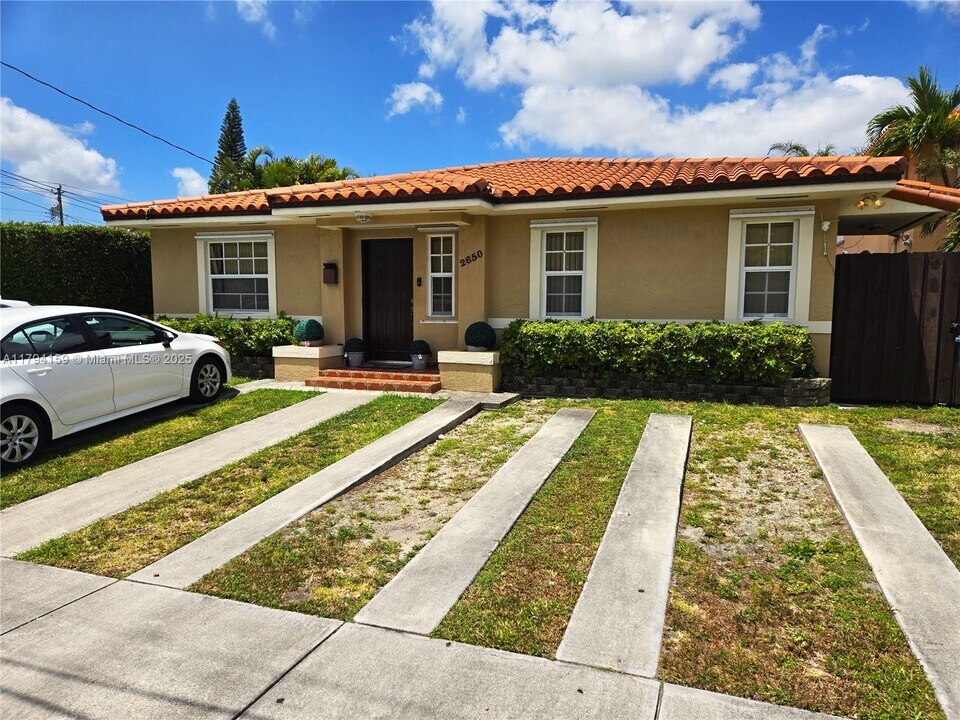 2652 SW 31st Ct in Miami, FL - Building Photo