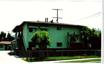 6756-6758 Alvina St in Bell Gardens, CA - Building Photo