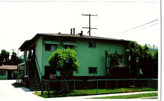 6756-6758 Alvina St Apartamentos