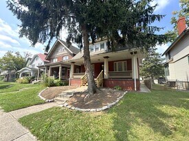 2263 Summit St in Columbus, OH - Building Photo