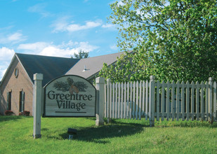 Greentree Village Apartments in Reynoldsburg, OH - Foto de edificio - Building Photo