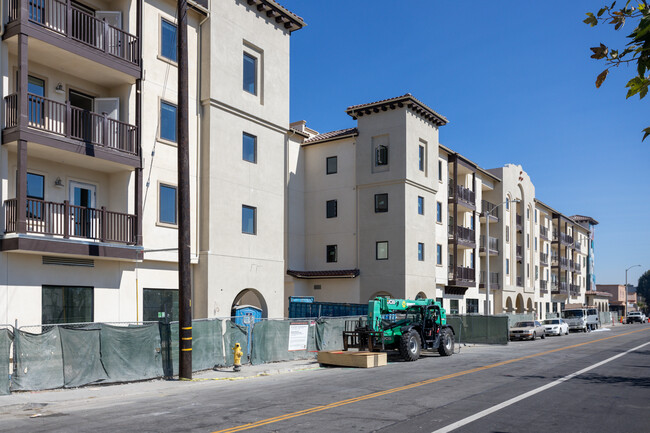 Fairview Heights Apartments in Inglewood, CA - Building Photo - Building Photo