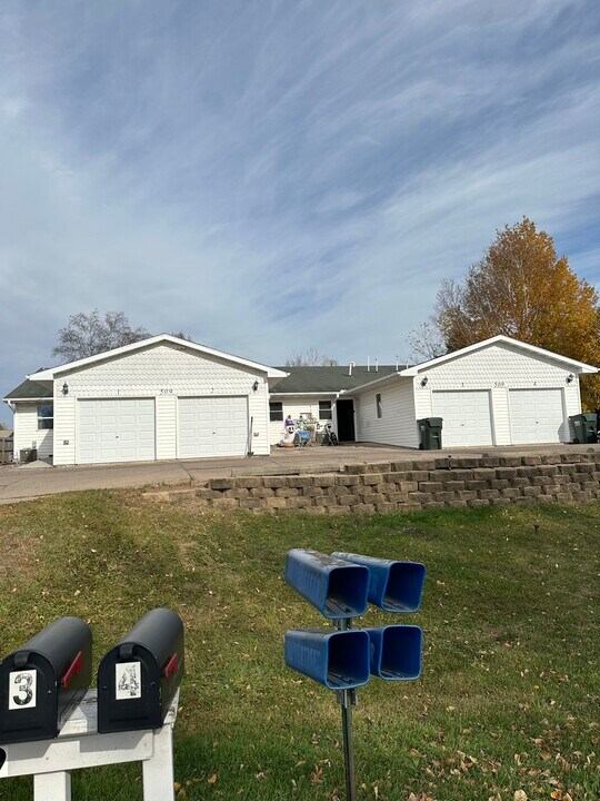 509 1st St SW, Unit 2 in Hinckley, MN - Building Photo